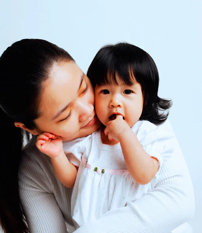 Mother with child receiving child support payments negotiated with the help of divorce and separation lawyer Belal Najmeddine, who has a law office in Edmonton, Alberta.